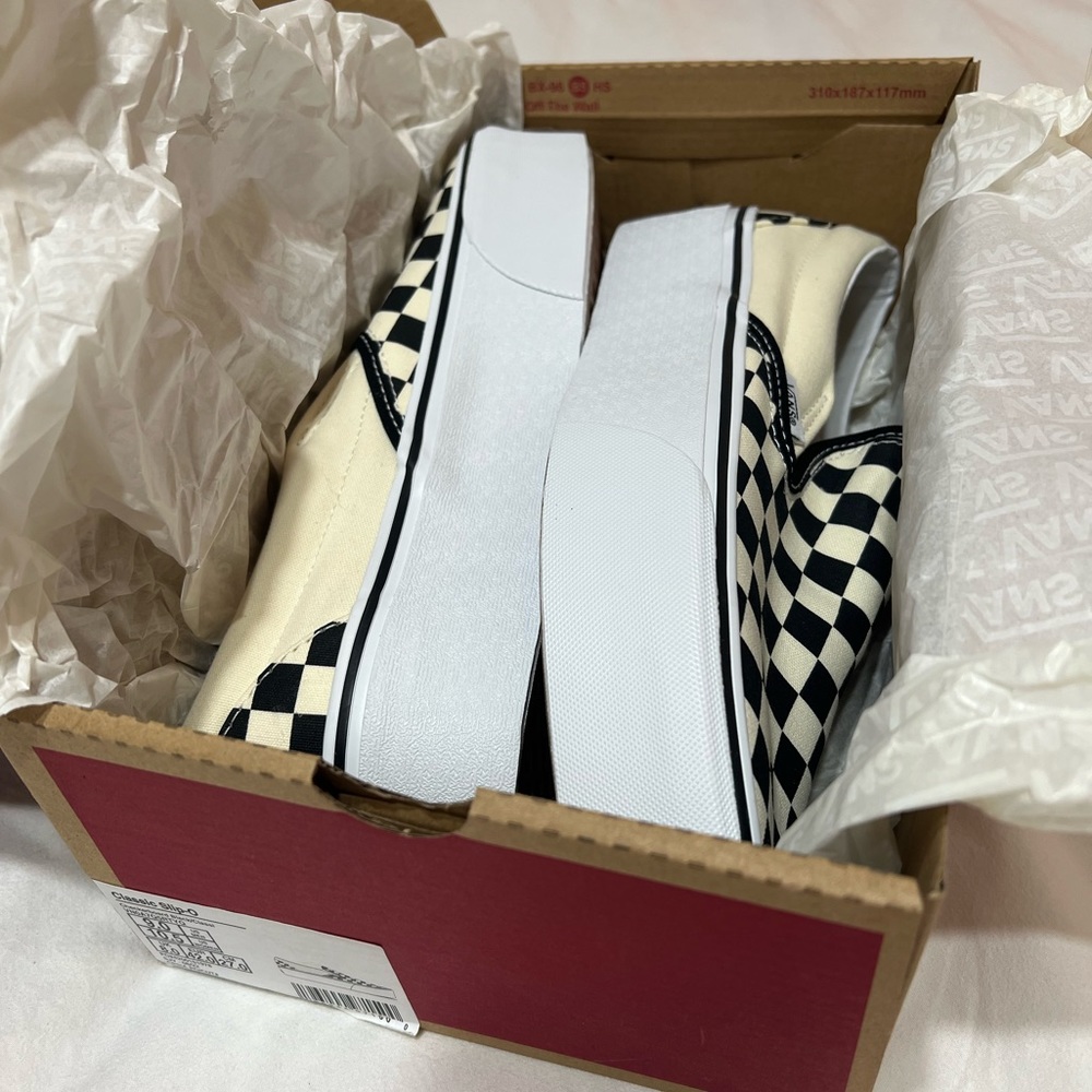 NWT Vans Slip-On Stackform Checkered Shoes Size 10.5 women’s / 9 men’s